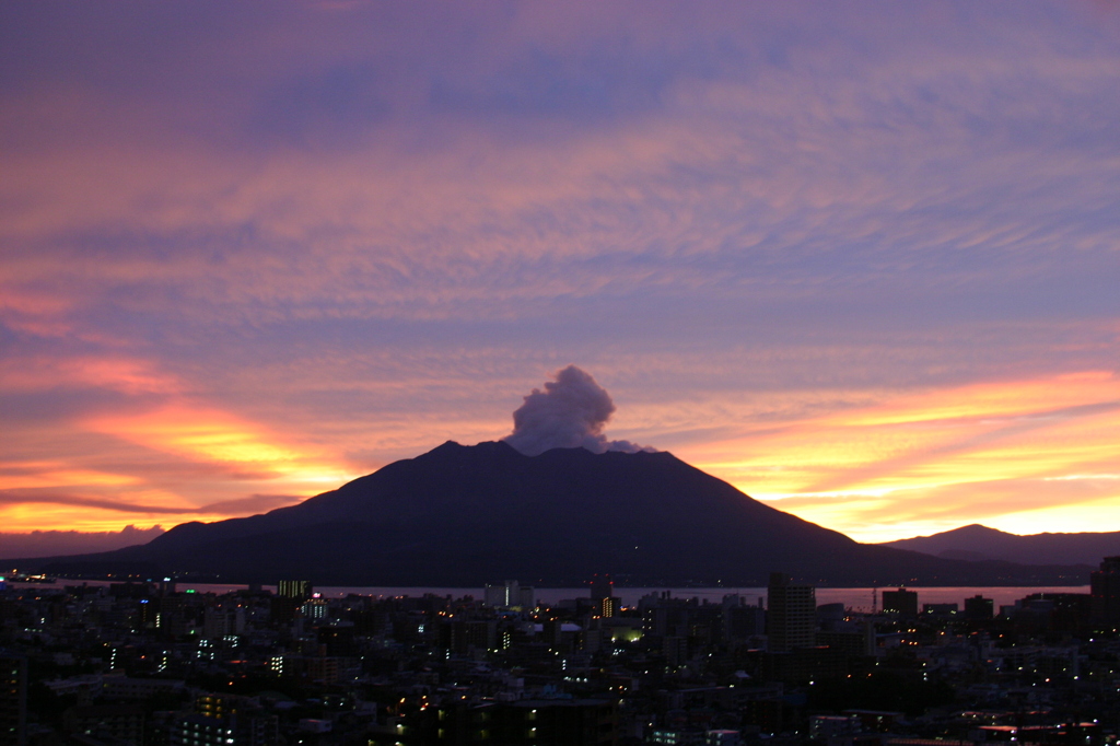 朝焼けの桜島