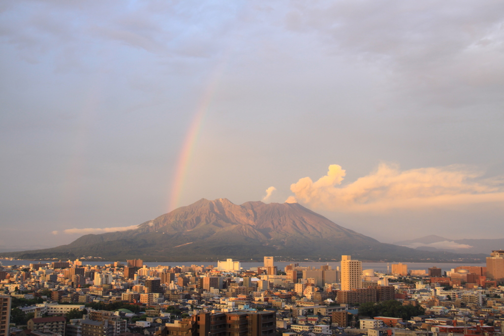 桜島と虹