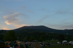 夕暮れのキャンプ場