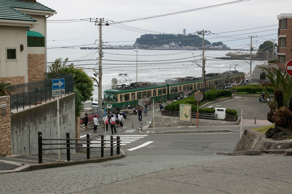 江ノ電と江ノ島の風景