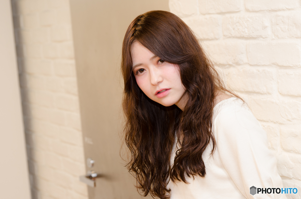 小首をかしげて