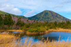 睡蓮沼と八甲田山系高田大岳
