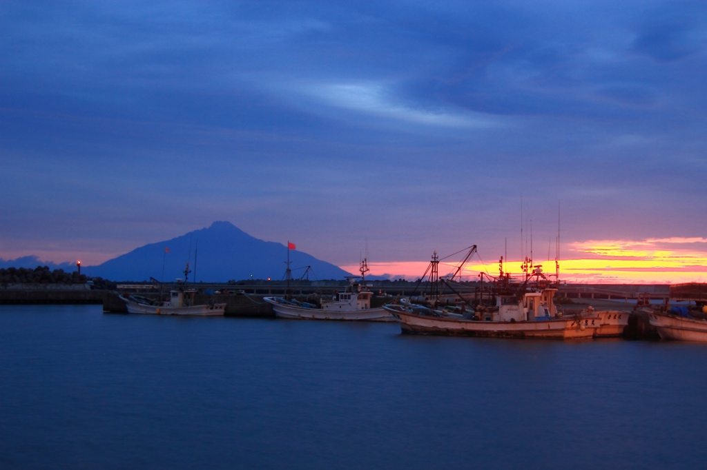 利尻富士の見える漁港