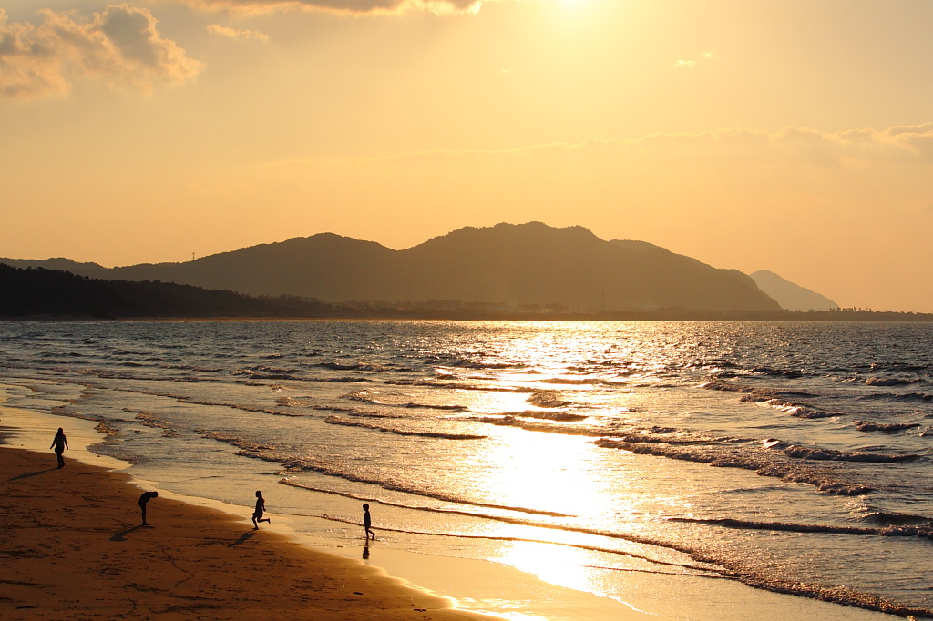 夕景の海