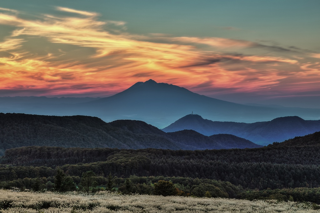 夕暮れの岩木山2