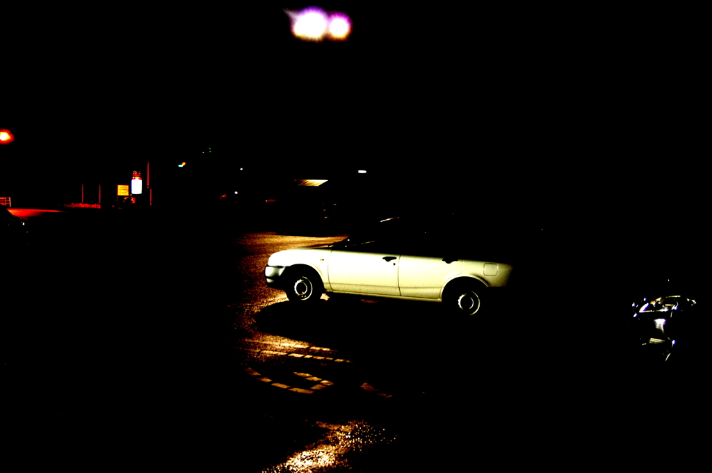 夜の駐車場　２