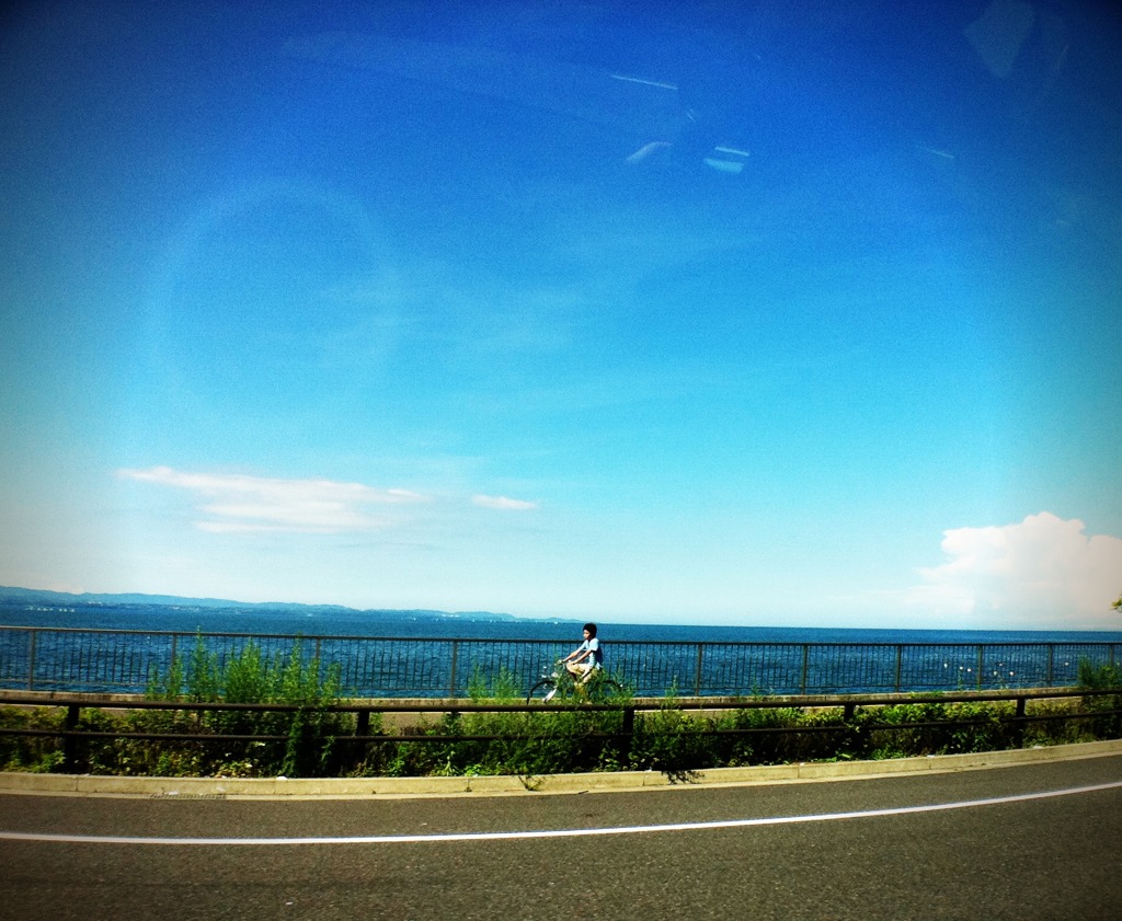 別府湾と少年