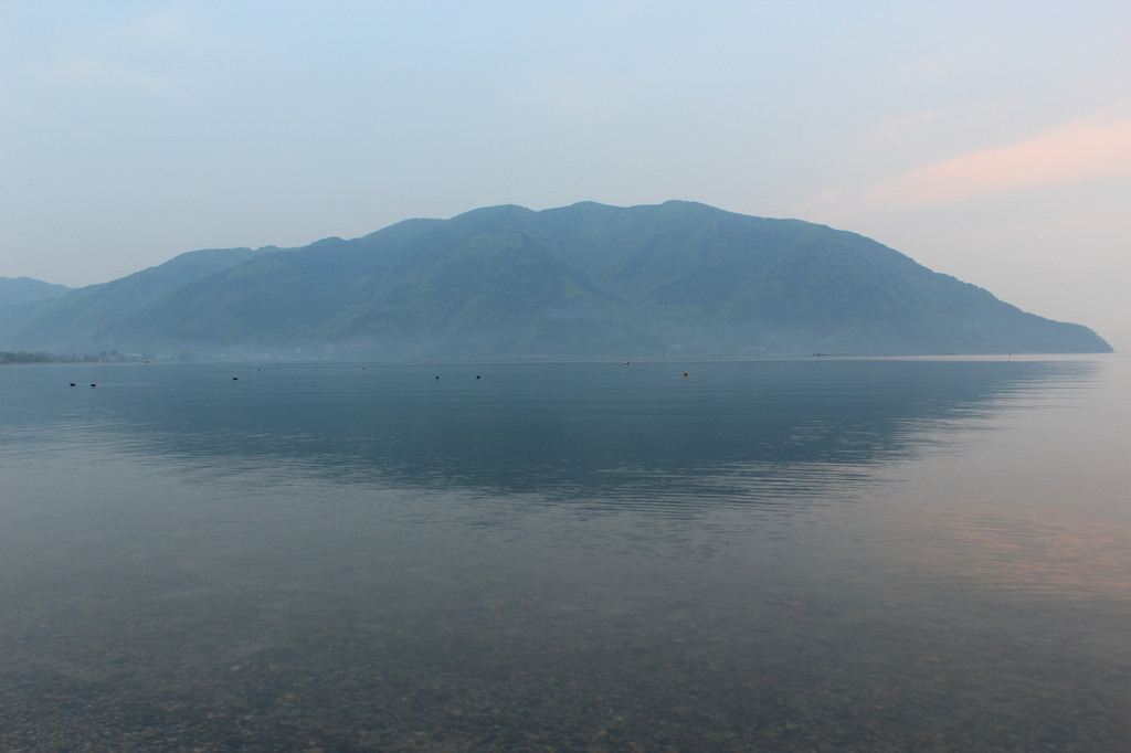 琵琶湖の夜明け