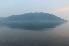 琵琶湖の夜明け