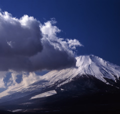 雲迫る