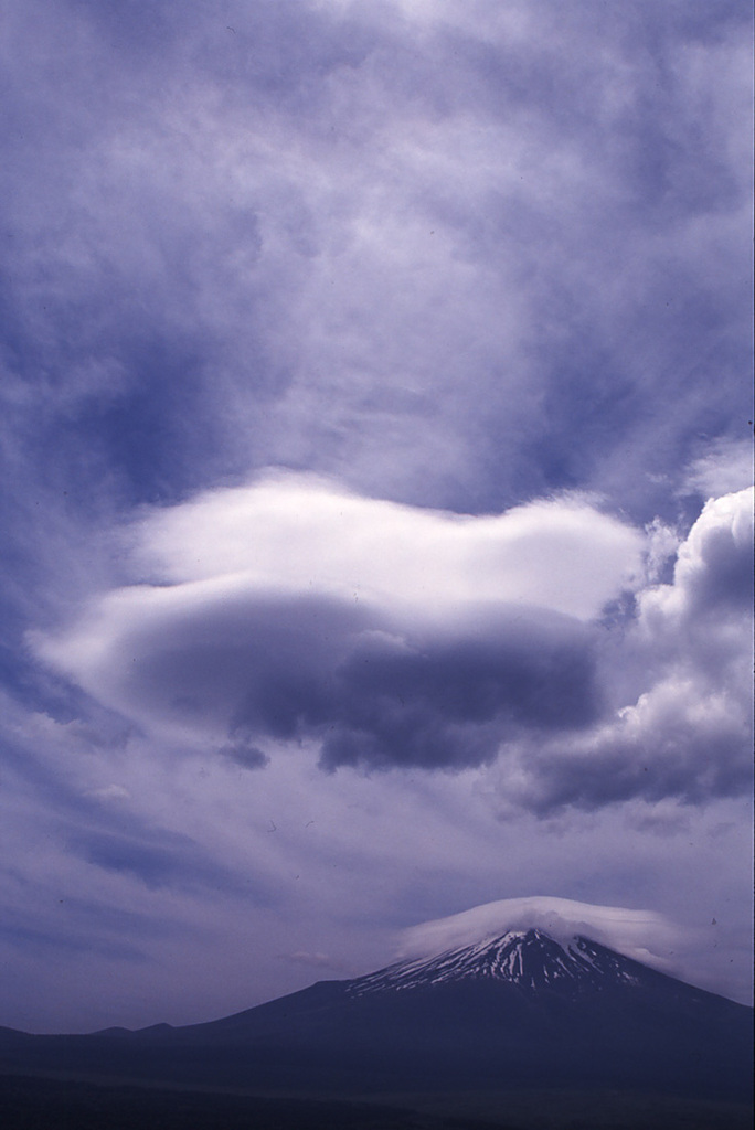 雲襲来