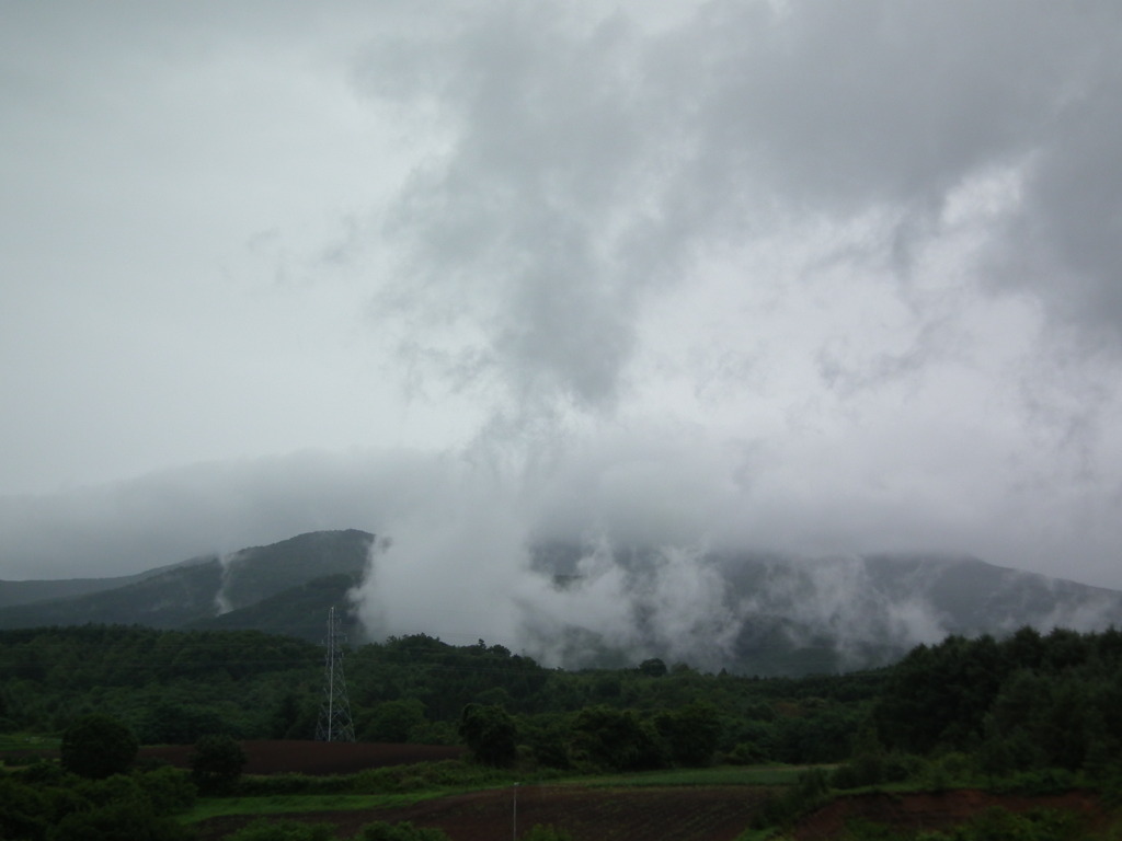 雲の生れ出づる所