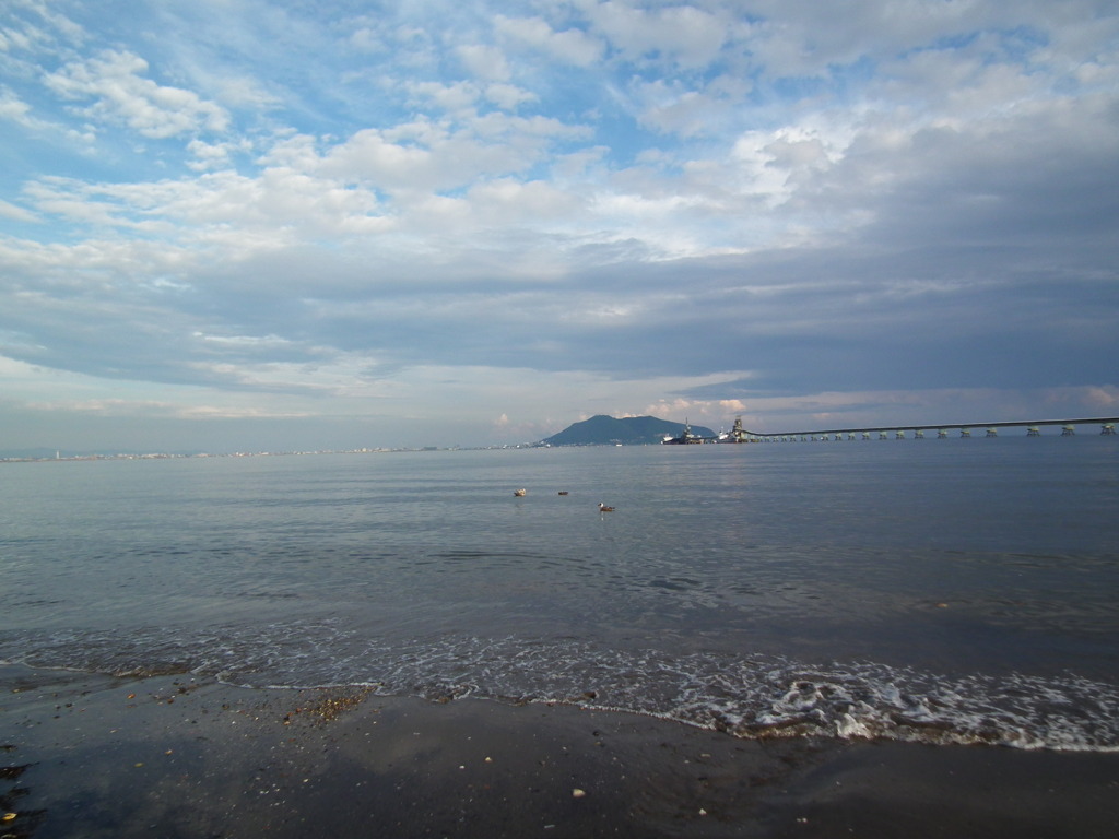 空と海との間に