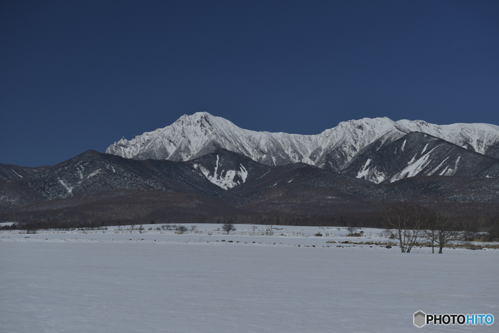 雪原の山