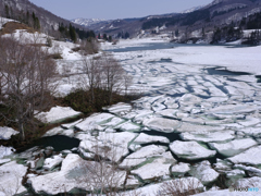 破間川ダム雪流れ2