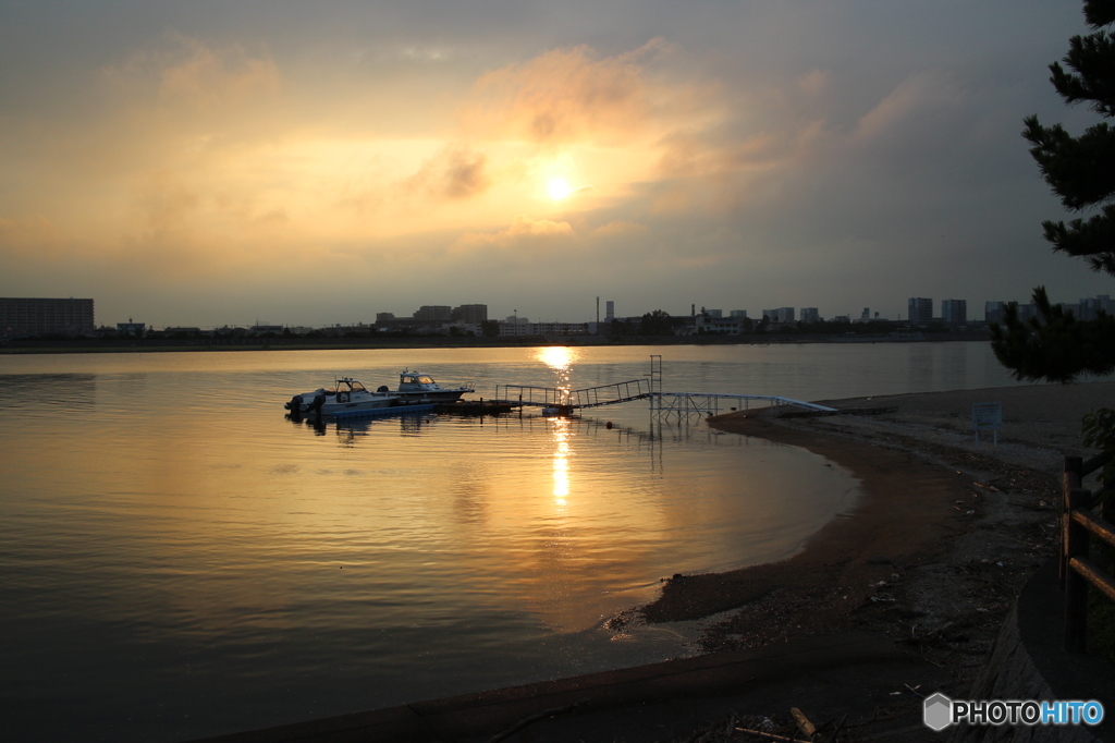 朝の甲子園浜