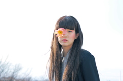 片目が花になってしまった女の子