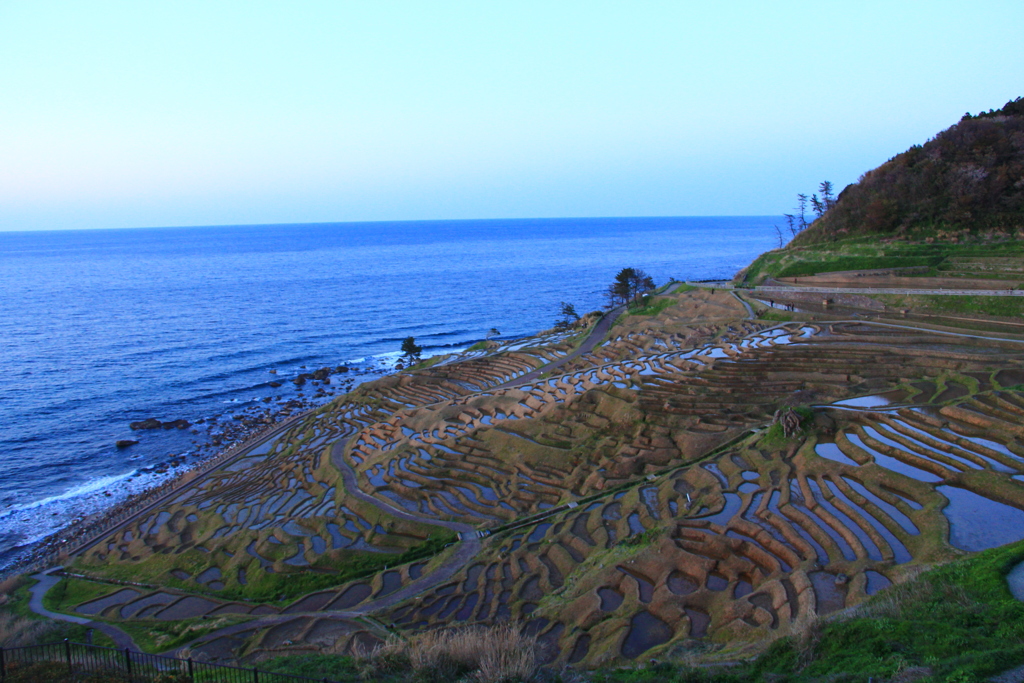 日没後の千米田