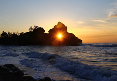 能登曽々木　窓岩の夕景