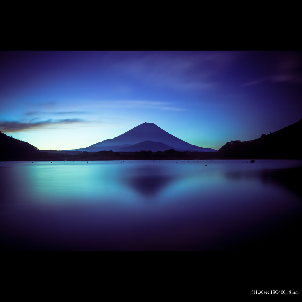 精進湖の夜明け