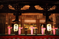 聞名寺の舞台踊り