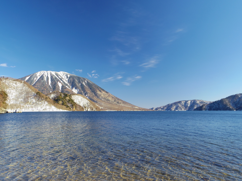 湖面輝く