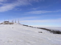 雪上の基地