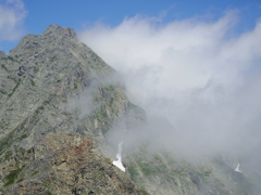 雲纏う