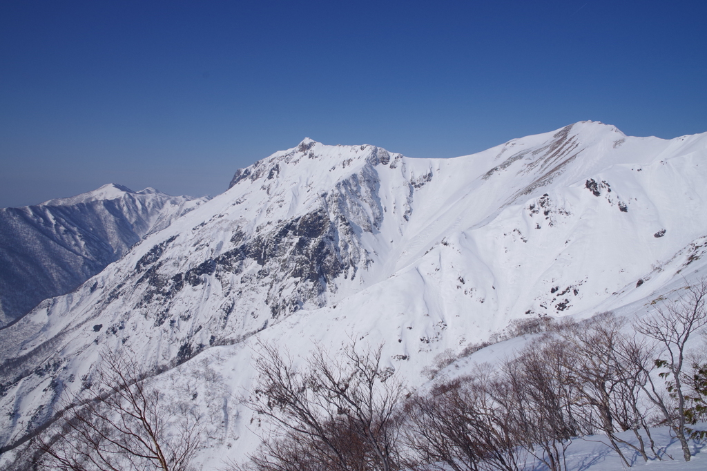 谷川の吊尾根