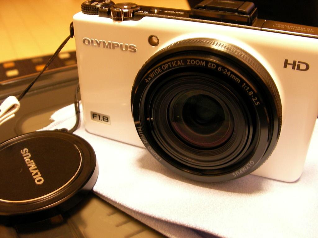 今日購入したカメラXZ-1