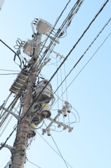 電柱と空。