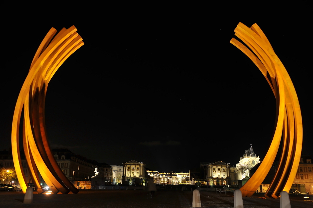 夜のベルサイユ宮殿前