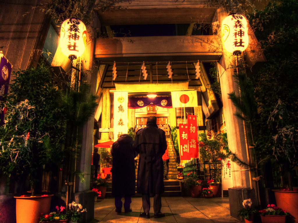 新橋烏森神社・祈る人