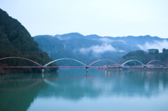 朝の船明ダム湖
