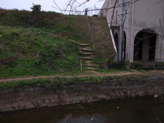 土手の階段