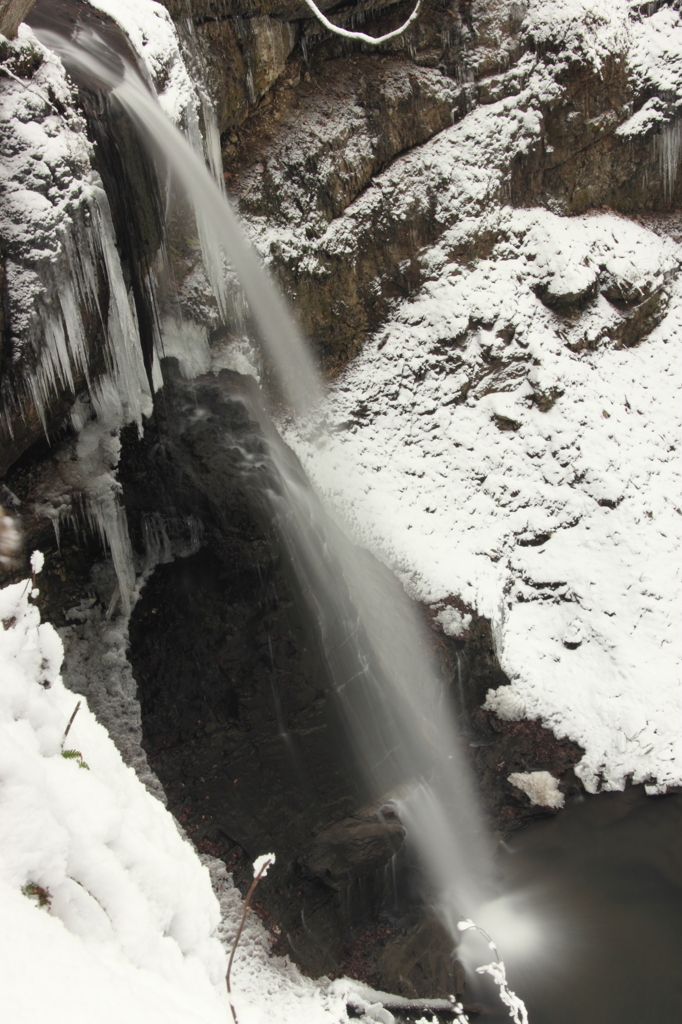 雪の姉滝