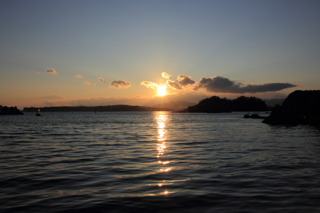 唐桑から沈む夕陽を望む