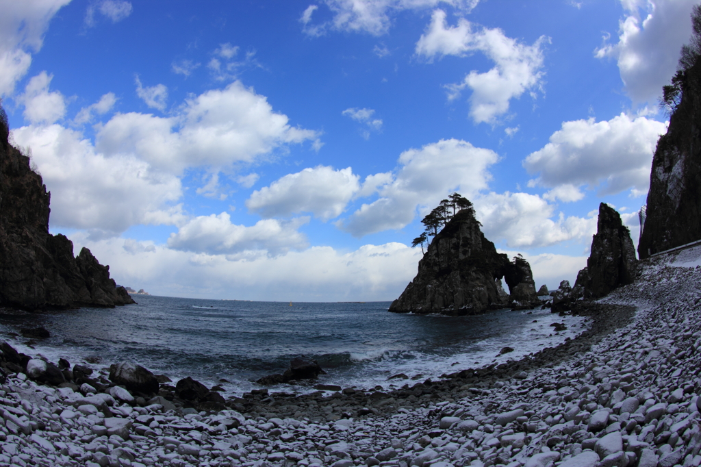 釣鐘岩のある湾