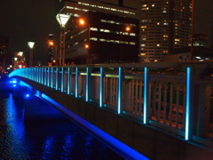 an illuminated bridge