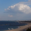 ときめきビーチと白い雲、青い空