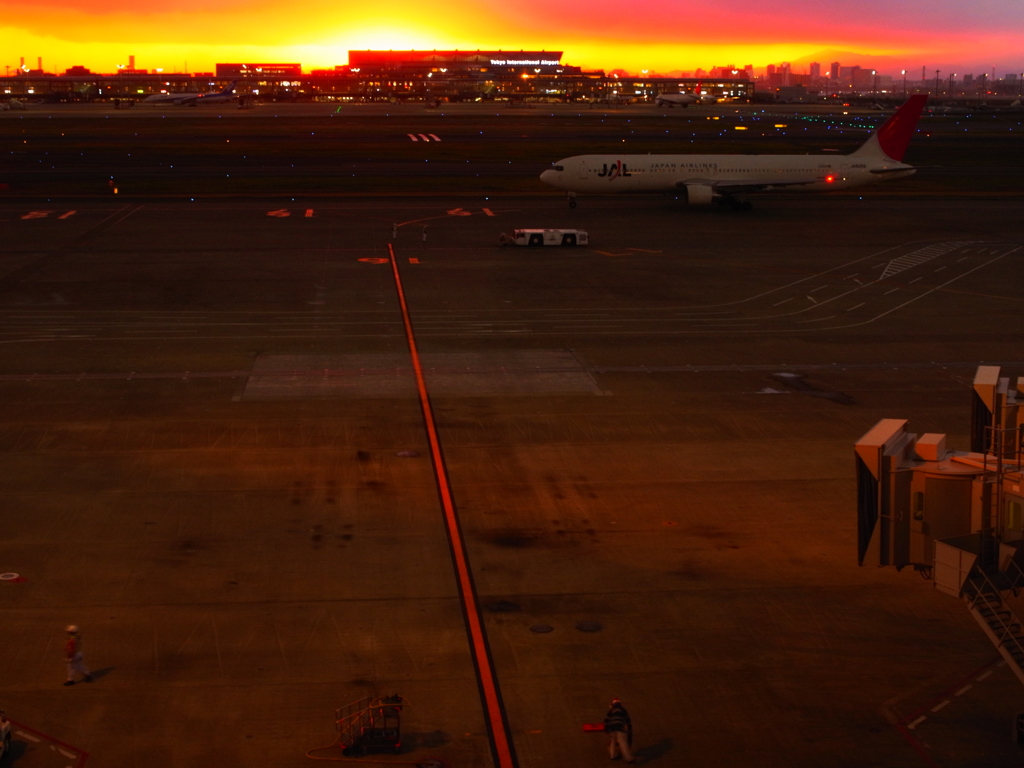 羽田空港の夕焼け