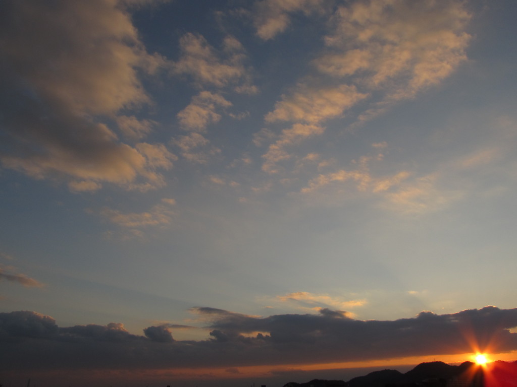 雲の切れ間の光芒