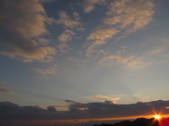 雲の切れ間の光芒