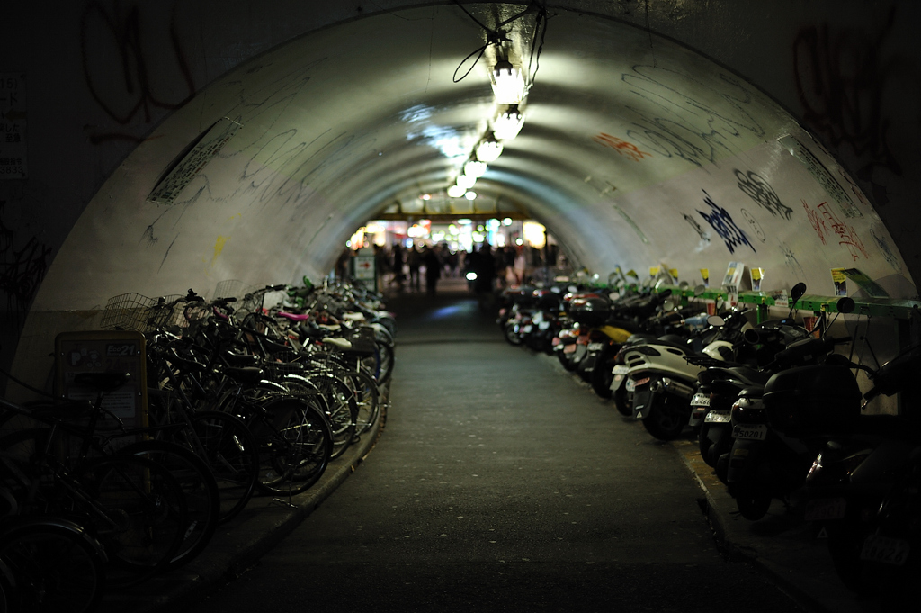 TUNNEL