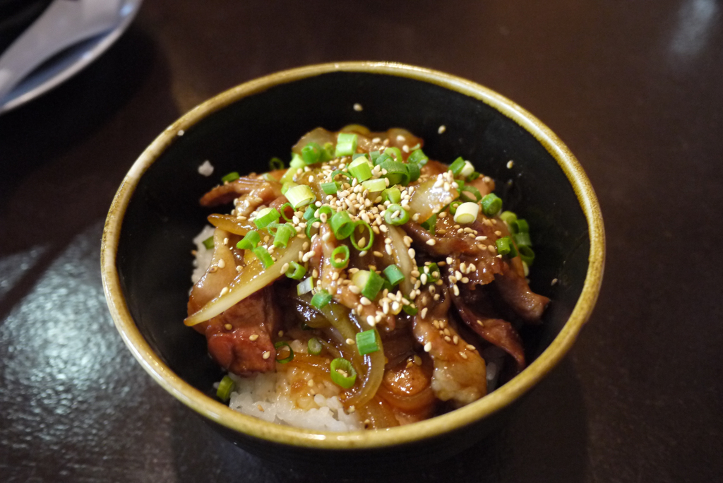 焼肉丼　麺屋　みつる