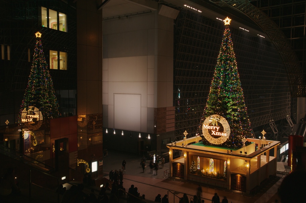 京都駅ビルのクリスマスツリー
