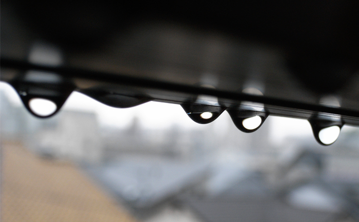 雨ふりゃ滴