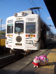 エントリー26　うどん鉢さん「和歌山名物たま電車に乗るよ～」