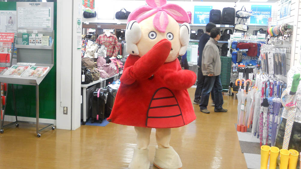 エントリー28　たんぱくんさん「社長にレースをつけてもらうまんべくん」