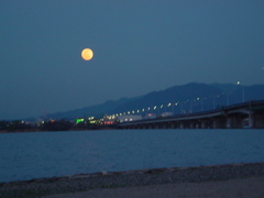 一番月みーつけた。